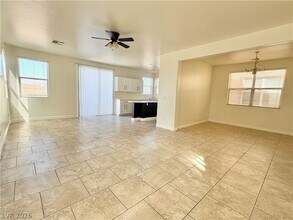 4556 Hearts Desire Ave in Las Vegas, NV - Building Photo - Building Photo