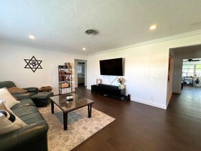 1110 41st Ave NE in St. Petersburg, FL - Building Photo - Building Photo