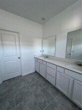 2444 Skyline Lp in Kissimmee, FL - Building Photo - Building Photo