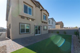 476 Silverweed Ave in Henderson, NV - Building Photo - Building Photo