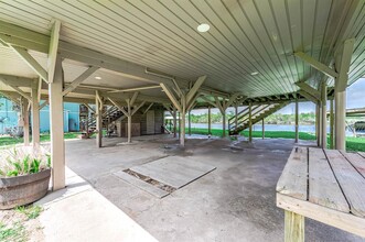 319 Palm Dr in Liverpool, TX - Building Photo - Building Photo