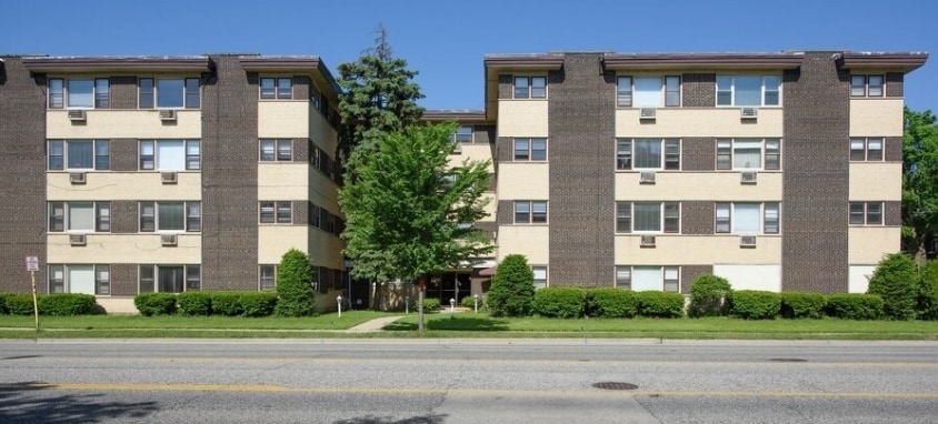 8644 Skokie Blvd in Skokie, IL - Building Photo