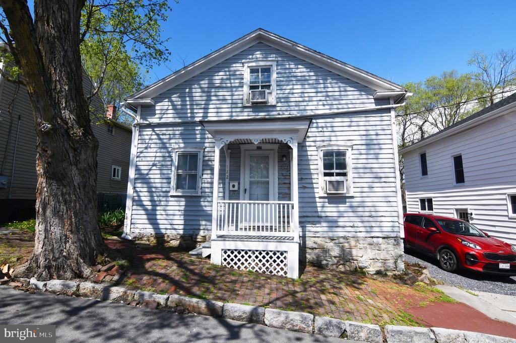 122 E Monmouth St in Winchester, VA - Building Photo