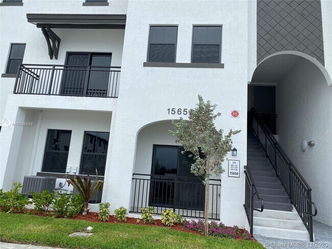 15650 SW 136th St-Unit -1-109 in Miami, FL - Building Photo - Building Photo
