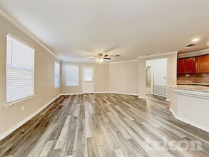 15307 Delta Pt in San Antonio, TX - Foto de edificio - Building Photo