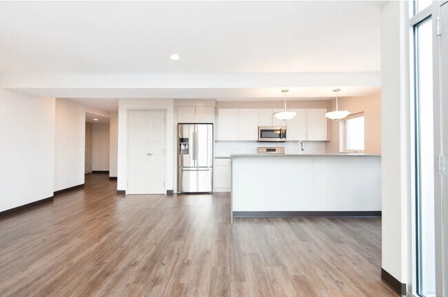 11 Dorchester St, Unit Unit 301 in Boston, MA - Building Photo - Building Photo