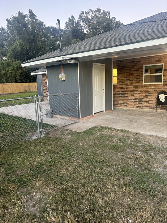 1663 Stanocola Dr in Baton Rouge, LA - Foto de edificio