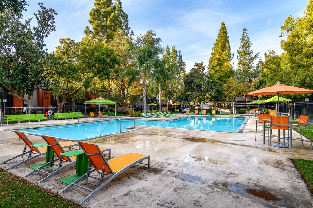 Falls at Arden in Sacramento, CA - Building Photo