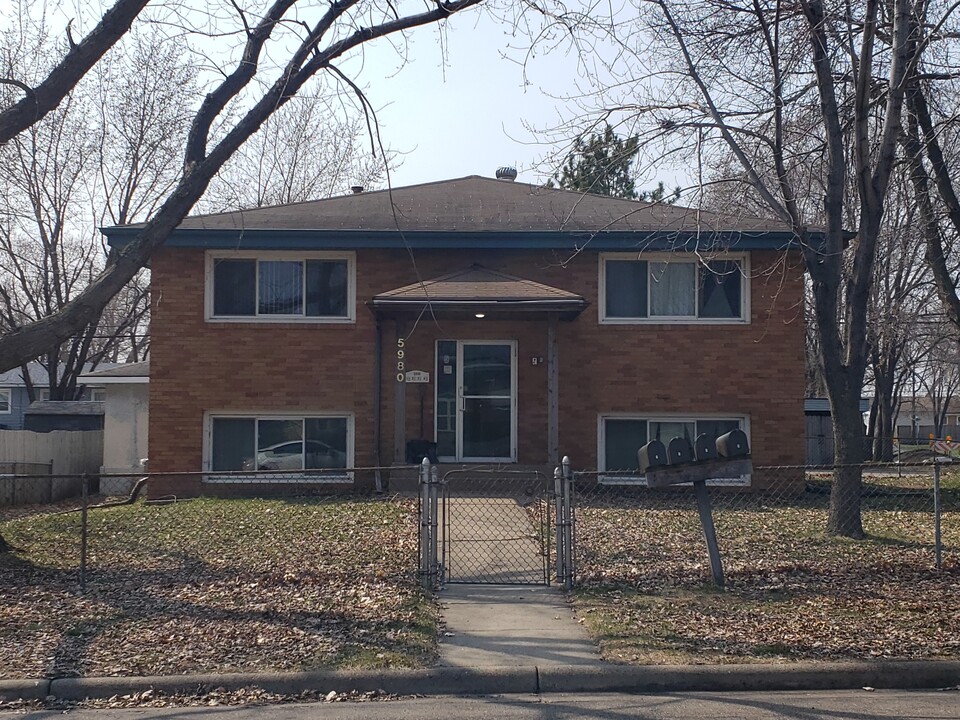 5980 2 1/2 St NE in Fridley, MN - Building Photo