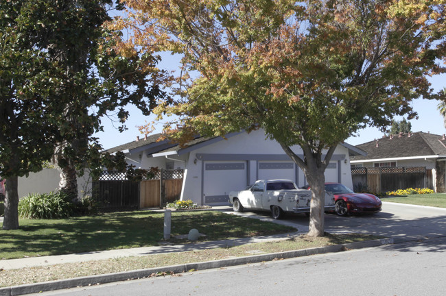 421-423 Pinehurst Ave in Los Gatos, CA - Foto de edificio - Building Photo