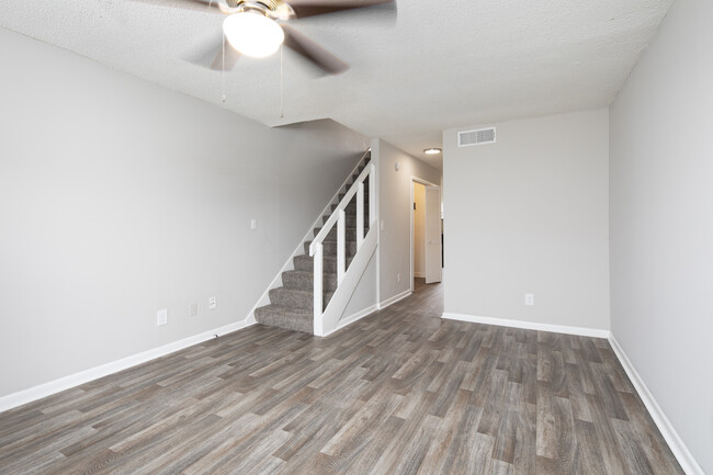 Sutton Bridge in Rainbow City, AL - Building Photo - Interior Photo