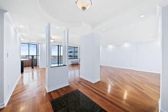 200 Winston Dr in Cliffside Park, NJ - Building Photo - Building Photo