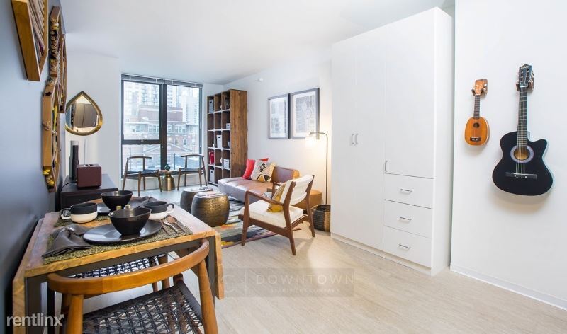 152 W Superior St in Chicago, IL - Building Photo