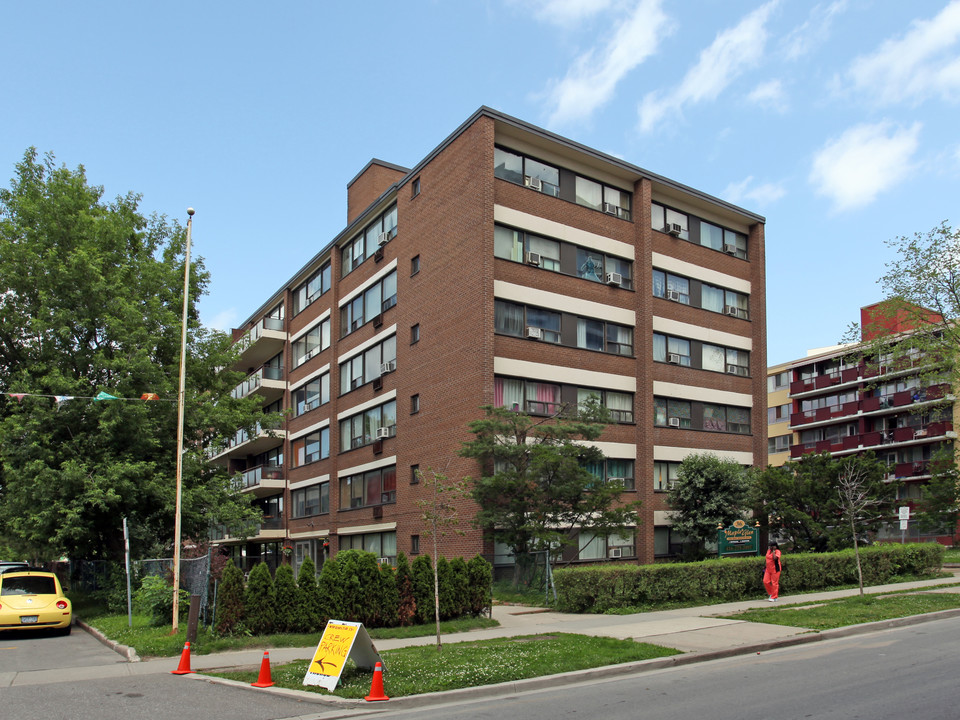 Maple Glen Apartments in Toronto, ON - Building Photo