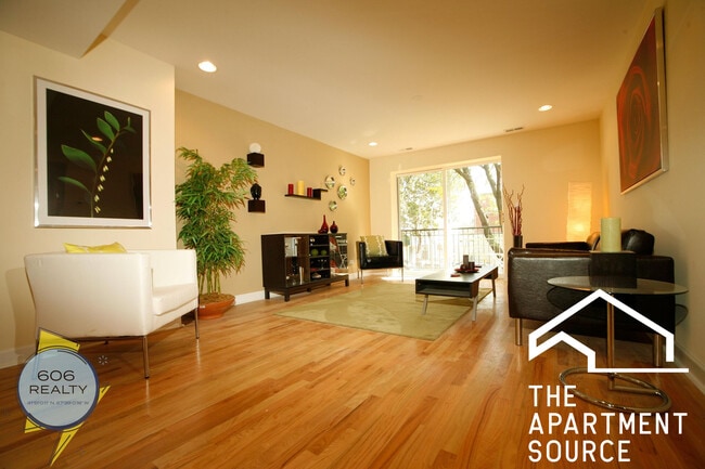 property at 6954 N Greenview Ave