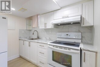 45 Springhurst Ave in Brampton, ON - Building Photo - Building Photo