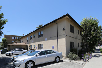 3300 Castle Heights Ave #7 in Los Angeles, CA - Building Photo - Building Photo