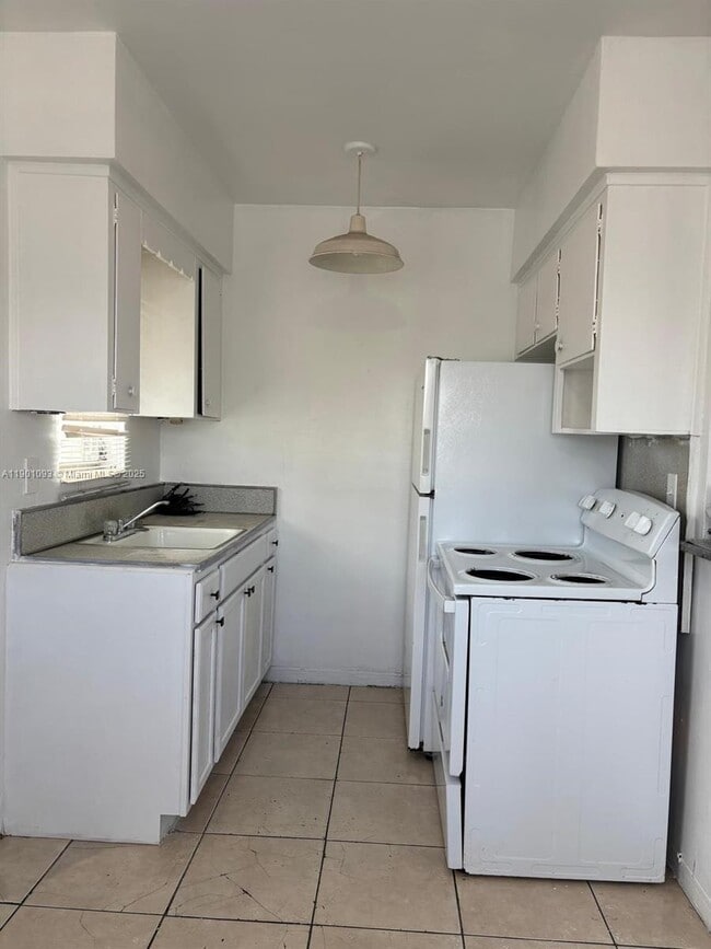 1270 NE 139th St in North Miami, FL - Building Photo - Building Photo