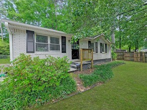 8438 Stonewall Jackson Dr in Jonesboro, GA - Building Photo - Building Photo