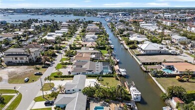 1589 Osprey Ave in Naples, FL - Foto de edificio - Building Photo