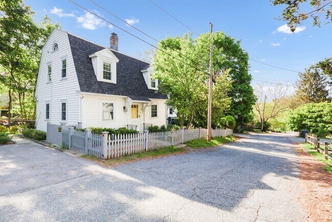 6 Center Pl in Stow, MA - Building Photo - Building Photo