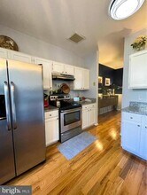 10204 Crested Iris Dr in Gaithersburg, MD - Building Photo - Building Photo
