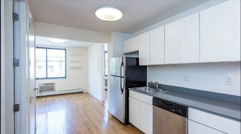 924 Metropolitan Ave in Brooklyn, NY - Foto de edificio