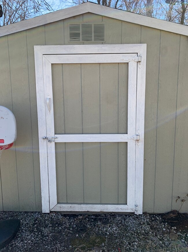 411 Spencer Dr in Haysville, KS - Building Photo - Building Photo