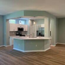 42 Coburn Dr E in Bluffton, SC - Building Photo - Building Photo