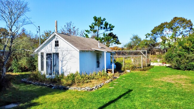 18 N Shore Rd in Montauk, NY - Building Photo - Building Photo