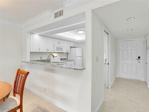 1600 Misty Pines Cir in Naples, FL - Building Photo - Building Photo