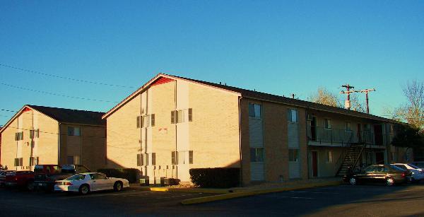 Holleman by the Park in College Station, TX - Foto de edificio - Building Photo