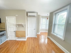 920 S St Bernard St, Unit 10 in Philadelphia, PA - Building Photo - Building Photo