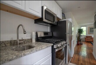 1136 45th St NE in Washington, DC - Foto de edificio - Building Photo