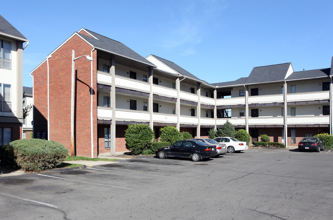 Trinity Square Apartments in Columbus, OH - Building Photo