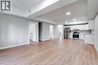 27 Orange St in Leamington, ON - Building Photo - Building Photo