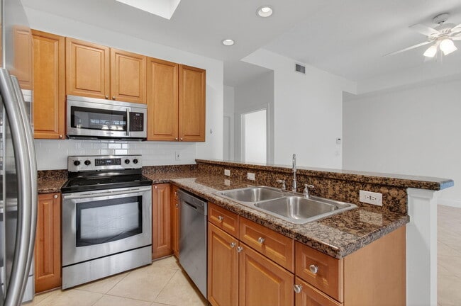 518 N Federal Hwy in Lake Worth Beach, FL - Building Photo - Building Photo