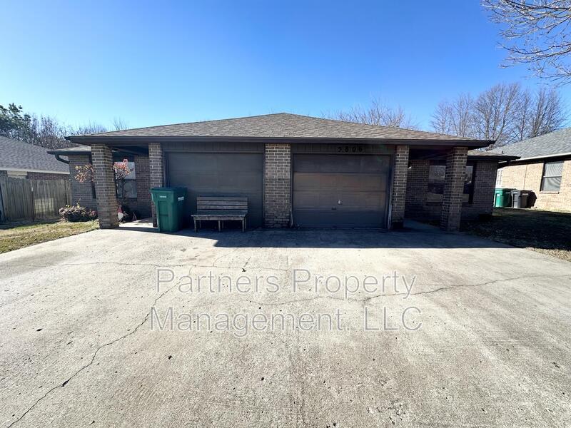 5706 Sara St in Johnson, AR - Building Photo