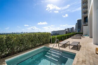 1040 Biscayne Blvd, Unit 3607 in Miami, FL - Building Photo - Building Photo
