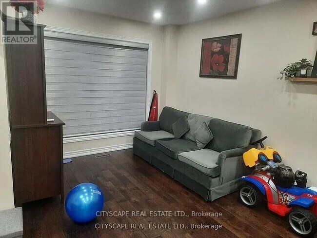 5896 Cozumel Dr in Mississauga, ON - Building Photo - Building Photo