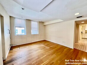 108 Myrtle St, Unit A in Boston, MA - Building Photo - Building Photo