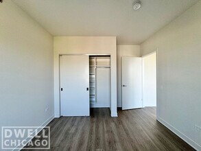 752 N Ogden Ave in Chicago, IL - Building Photo - Building Photo
