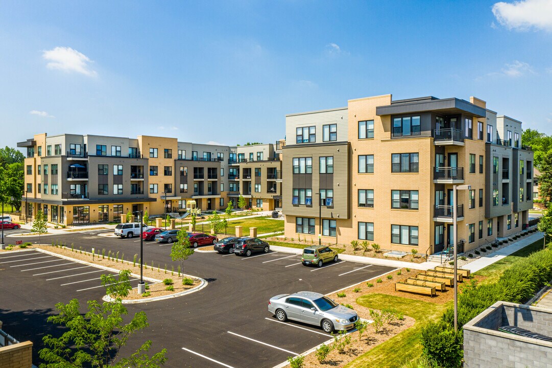 Tailor Place in Madison, WI - Building Photo