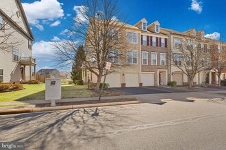 9211 Cascade Falls Dr in Bristow, VA - Building Photo - Building Photo