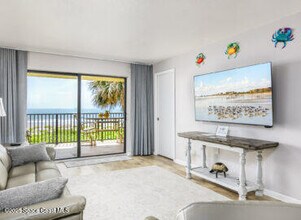 8500 Ridgewood Ave in Cape Canaveral, FL - Foto de edificio - Building Photo