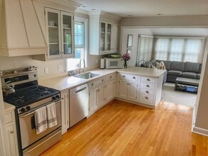 10 Ludlow Manor in Norwalk, CT - Building Photo - Building Photo