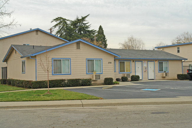 2774-A-2774-C Akard Ave in Redding, CA - Foto de edificio - Building Photo