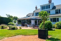 12 Quantuck Ln, Unit B202 in Quogue, NY - Building Photo - Building Photo