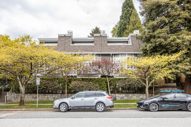 222 4th St W in North Vancouver, BC - Building Photo - Building Photo