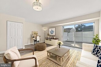 107 St Charles Square in Sterling, VA - Building Photo - Building Photo